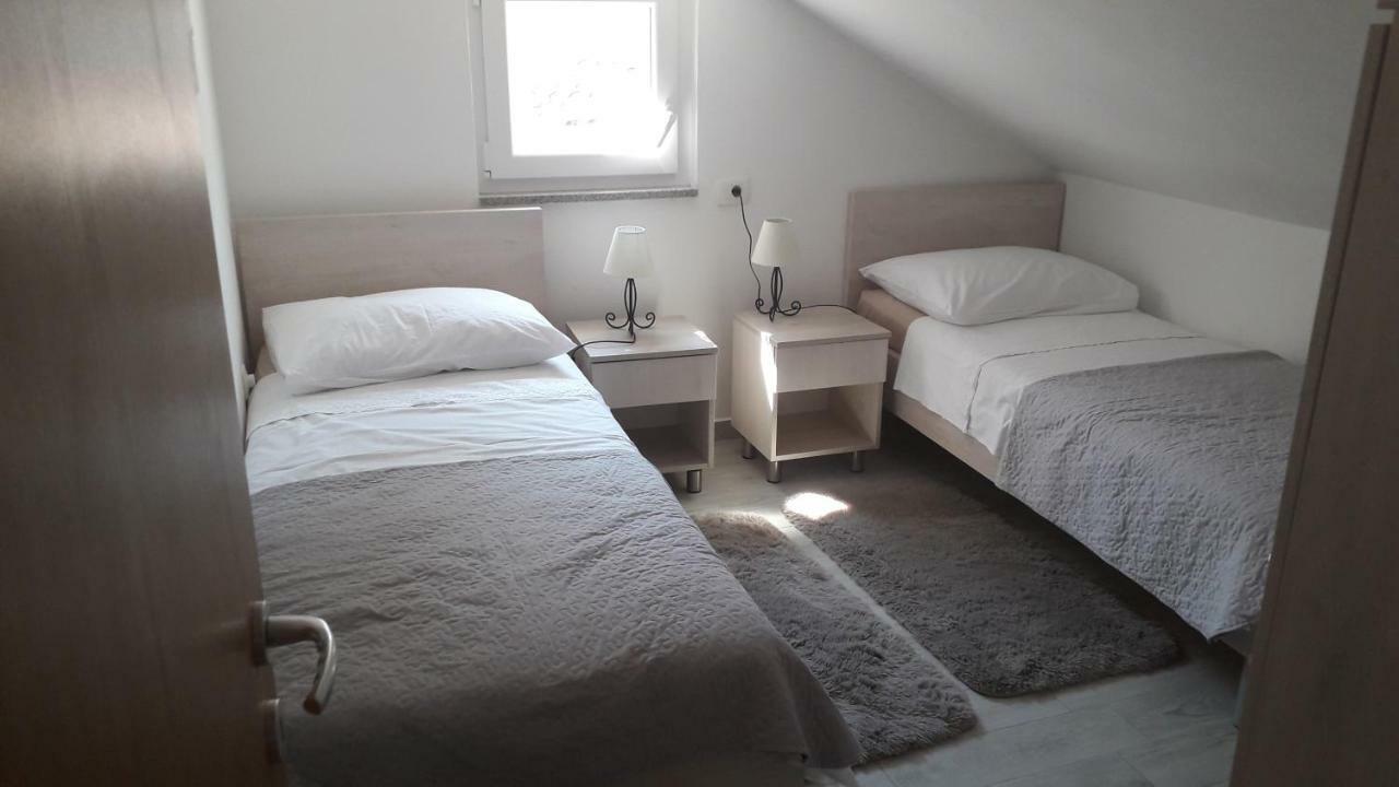 Apartmani Zilic Dugi Rat Exterior foto