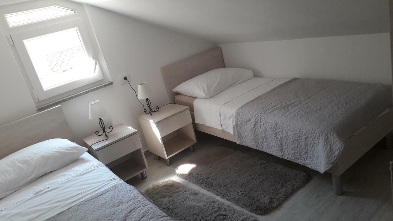 Apartmani Zilic Dugi Rat Exterior foto